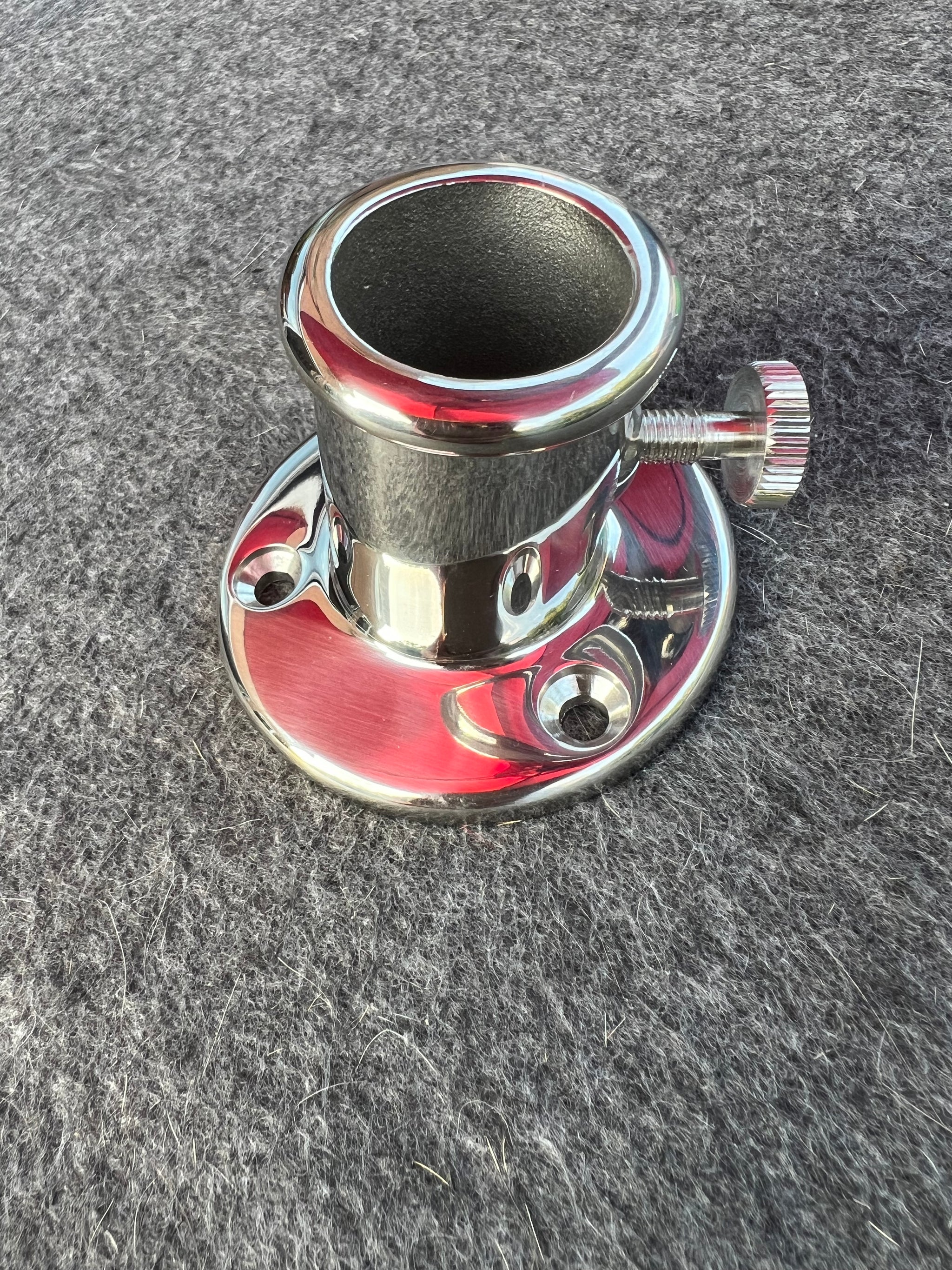 ANGLED STAINLESS STEEL SOCKET FOR FLAGSTAFF 25mm WITH SCREW LOCK