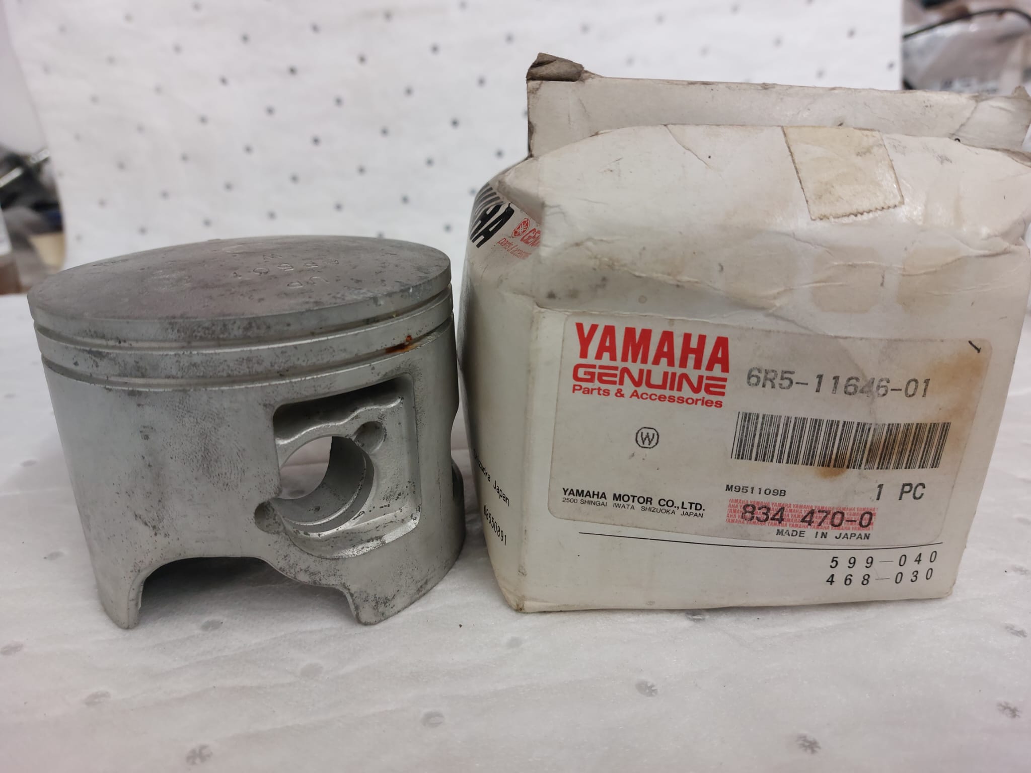 PISTON PORT 6R5-11646-01  YAMAHA