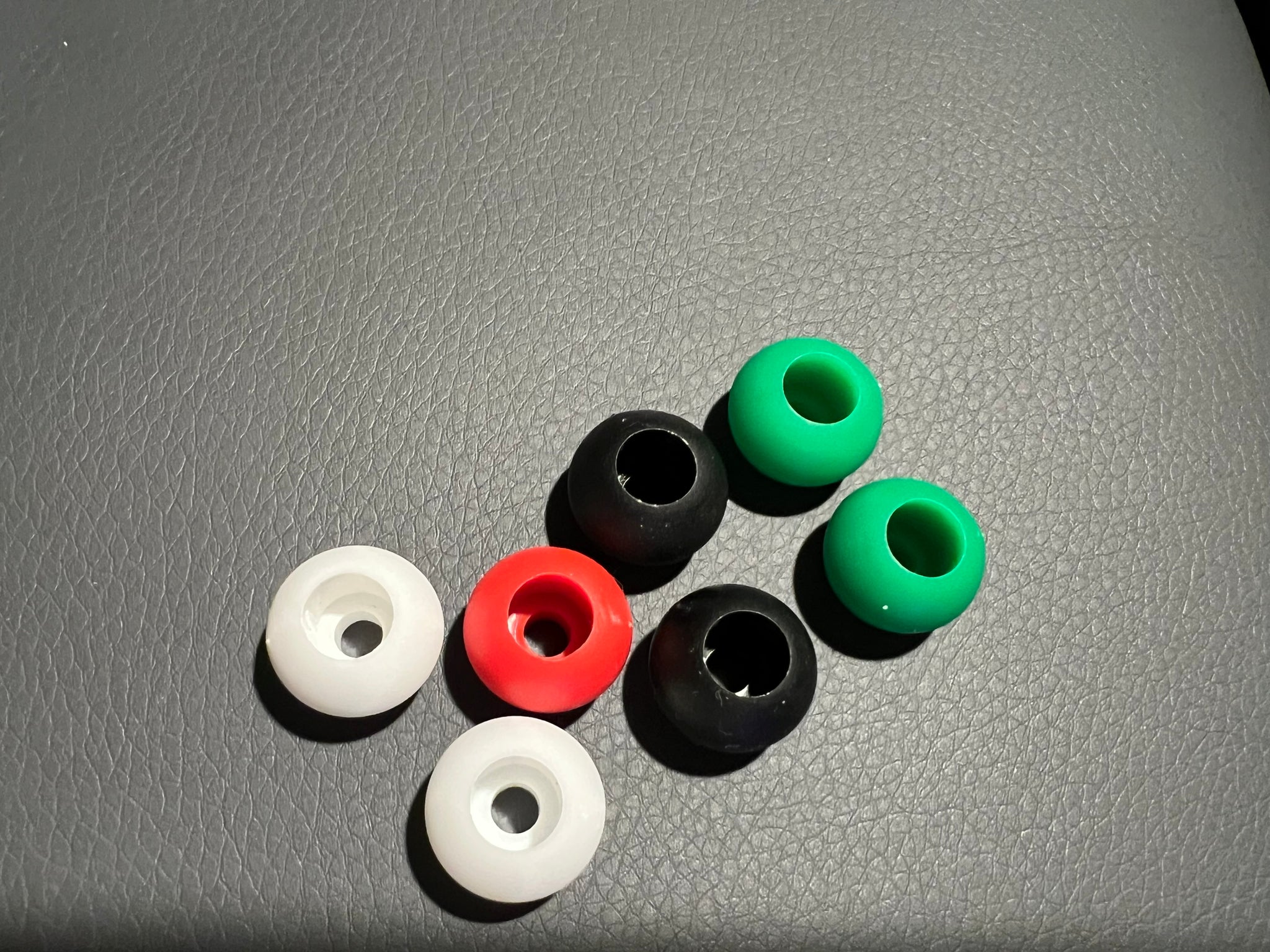 Pack of 7 x 16 mm od ball stoppers for rope or shock cord