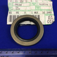 Evinrude Johnson OMC  Cobra Engine Part Seal * 0981268 981268